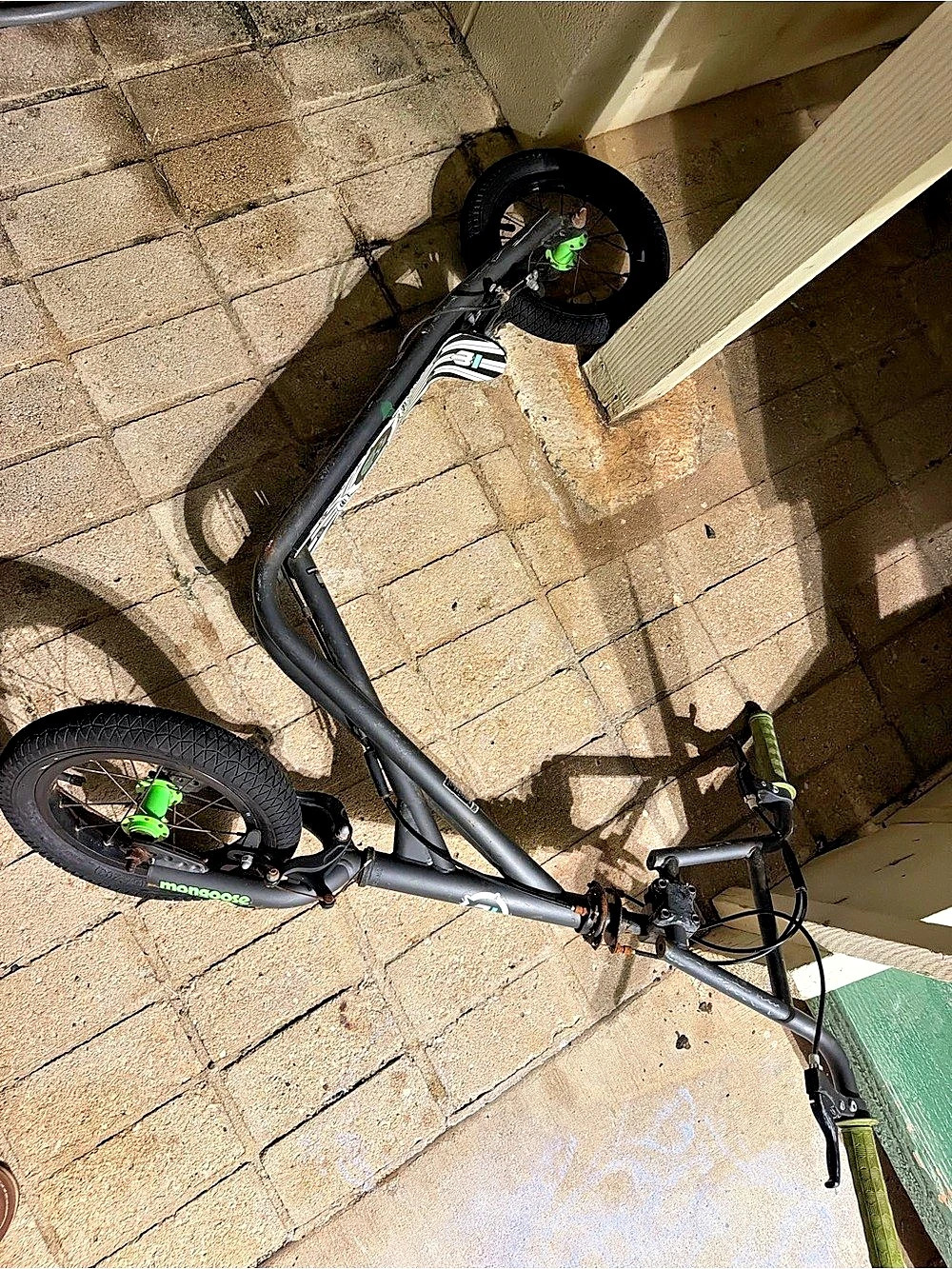 mongoose Expo Scooter Black & Green